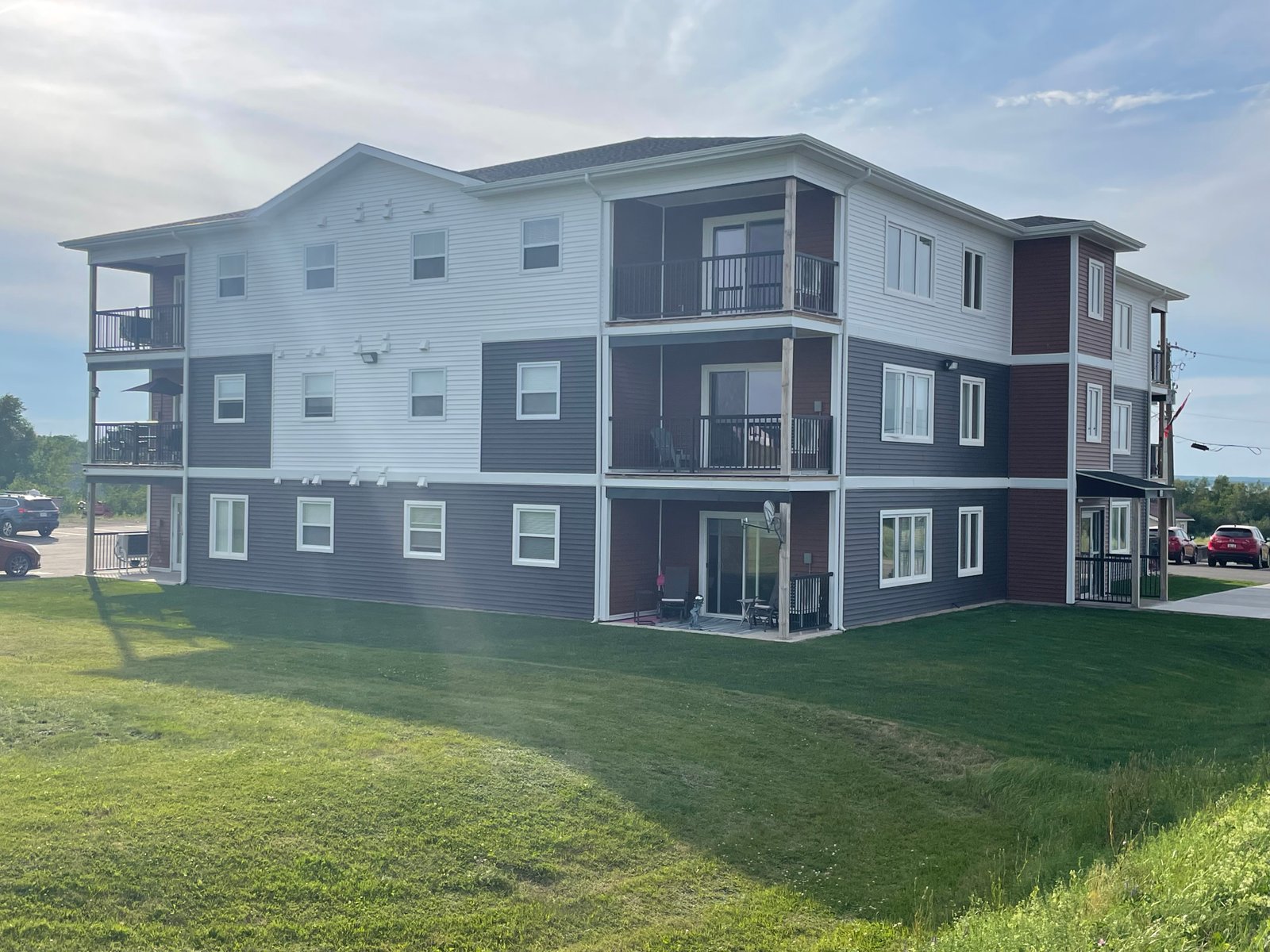 Side and rear view of the 138 Bellevue Heights apartment building